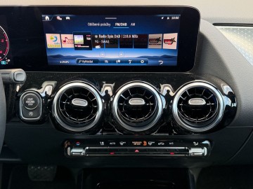 Mercedes-Benz GLA180d (foto 18)