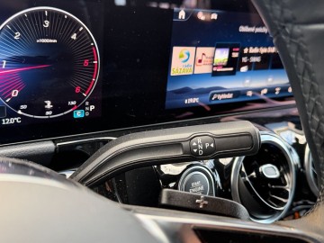 Mercedes-Benz GLA180d (foto 19)