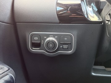 Mercedes-Benz GLA180d (foto 20)