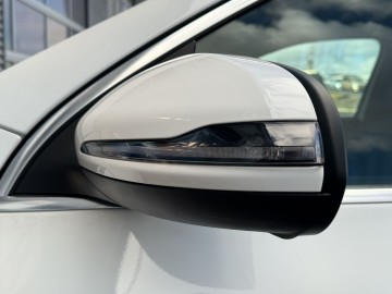 Mercedes-Benz GLA180d (foto 22)