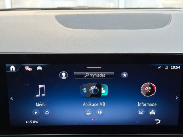 Mercedes-Benz GLA180d (foto 31)