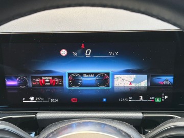 Mercedes-Benz GLA180d (foto 32)