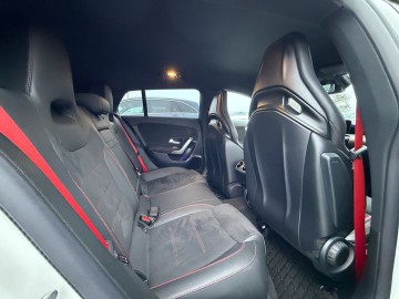 Mercedes-Benz CLA 45 AMG Shooting Brake CLA 45 AMG Shooting Brake (foto 10)