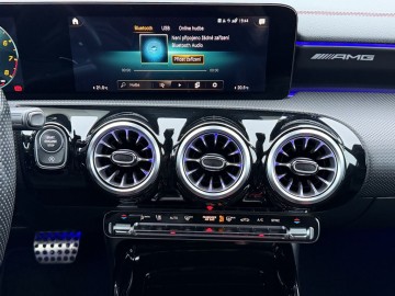 Mercedes-Benz CLA 45 AMG Shooting Brake CLA 45 AMG Shooting Brake (foto 18)