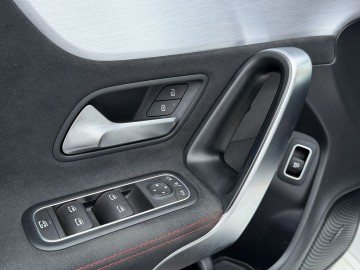 Mercedes-Benz CLA 45 AMG Shooting Brake CLA 45 AMG Shooting Brake (foto 23)