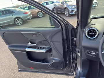 Mercedes-Benz GLB 180 d (foto 21)