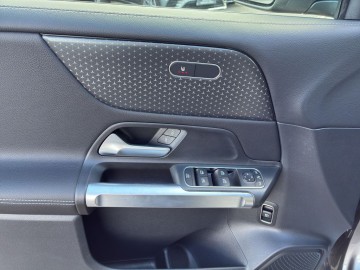 Mercedes-Benz GLB 180 d (foto 23)