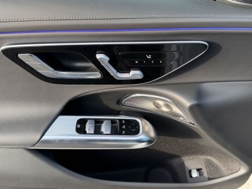 Mercedes-Benz E 220 d 4MATIC (foto 22)