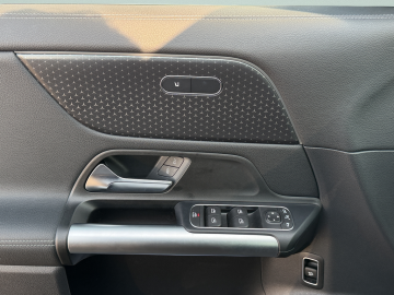 Mercedes-Benz EQA 250+ (foto 23)