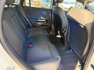 Mercedes-Benz EQA 250+ (foto 10)