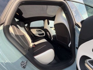 Mercedes-Benz CLA 200 (foto 10)