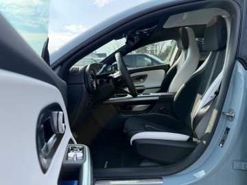 Mercedes-Benz CLA 200 (foto 14)