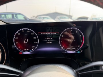 Mercedes-Benz CLA 200 (foto 16)