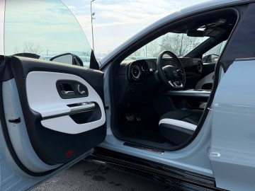 Mercedes-Benz CLA 200 (foto 21)