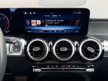 Mercedes-Benz GLB 180d (foto 18)