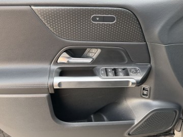 Mercedes-Benz GLB 180d (foto 23)