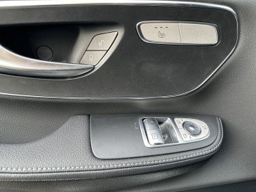 Mercedes-Benz Třída V 300d AVG L RWD (foto 15)