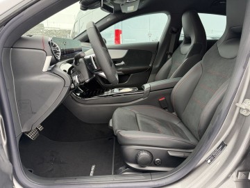Mercedes-Benz  CLA 200 d Shooting Brake AMG Style Edition (foto 14)