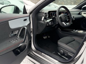 Mercedes-Benz  CLA 200 d Shooting Brake AMG Style Edition (foto 21)