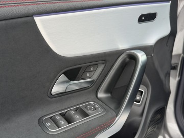 Mercedes-Benz  CLA 200 d Shooting Brake AMG Style Edition (foto 23)