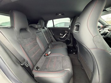Mercedes-Benz  CLA 200 d Shooting Brake AMG Style Edition (foto 27)