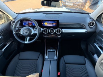 Mercedes-Benz EQB 250+ (foto 15)