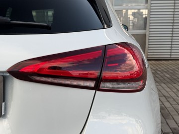 Mercedes-Benz A 250e (foto 12)