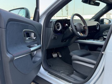 Mercedes-Benz GLB 350 4MATIC s technologií EQ (foto 21)
