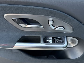 Mercedes-Benz GLB 350 4MATIC s technologií EQ (foto 23)