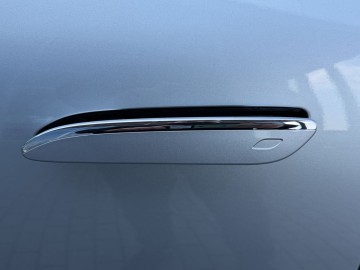 Mercedes-Benz GLB 350 4MATIC s technologií EQ (foto 24)