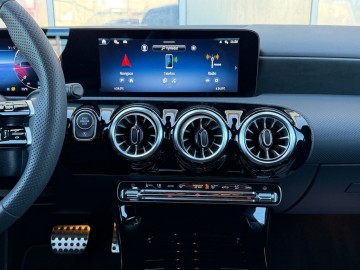Mercedes-Benz A 200d AMG Style Edition (foto 18)