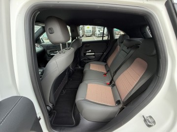Mercedes-Benz EQA 250+ (foto 13)