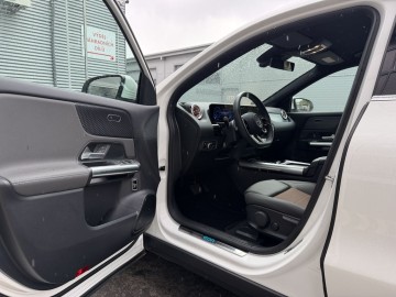 Mercedes-Benz EQA 250+ (foto 21)