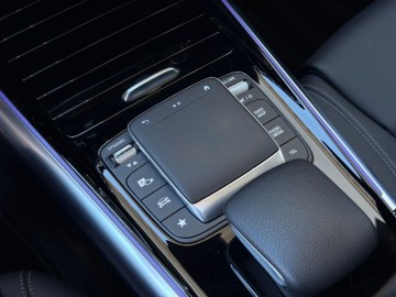 Mercedes-Benz GLA 200d 4MATIC (foto 29)