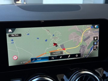 Mercedes-Benz GLA 200d 4MATIC (foto 36)