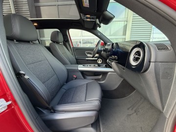 Mercedes-Benz GLB 250+ s technologií EQ (foto 9)