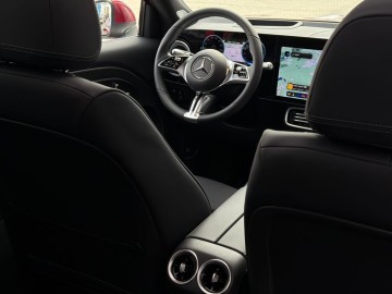 Mercedes-Benz GLB 250+ s technologií EQ (foto 29)