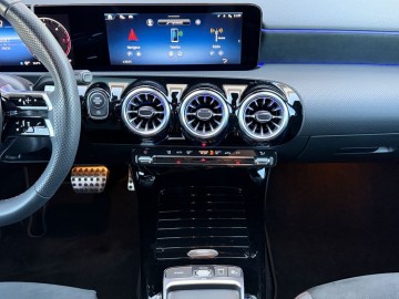 Mercedes-Benz A 200 d AMG Style Edition (foto 18)