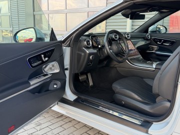 Mercedes-Benz CLE 300 4MATIC AMG Cabrio (foto 20)