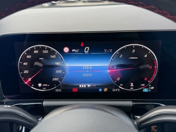 Mercedes-Benz GLA 200 d (foto 17)