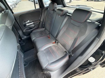 Mercedes-Benz GLA 200 d (foto 27)