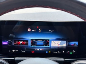 Mercedes-Benz GLA 200 d (foto 30)