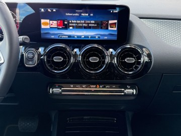 Mercedes-Benz GLA 220 4 MATIC (foto 17)
