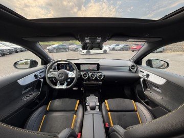 Mercedes-Benz A 45 AMG (foto 15)