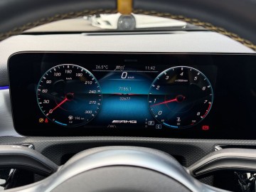 Mercedes-Benz A 45 AMG (foto 16)