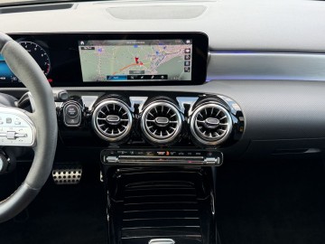 Mercedes-Benz A 45 AMG (foto 18)