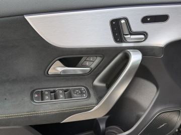 Mercedes-Benz A 45 AMG (foto 22)