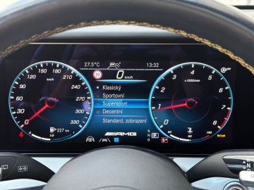 Mercedes-Benz E 63 S AMG (foto 45)