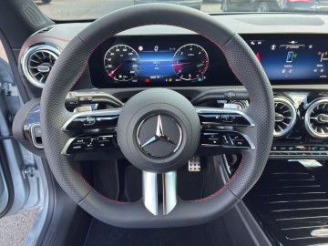 Mercedes-Benz CLA 200 d Shooting Brake (foto 16)