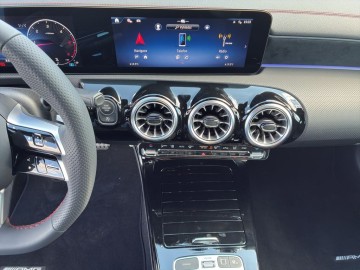 Mercedes-Benz CLA 200 d Shooting Brake (foto 17)